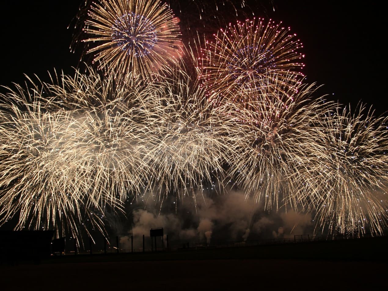 FIREWORKS5-1270x953