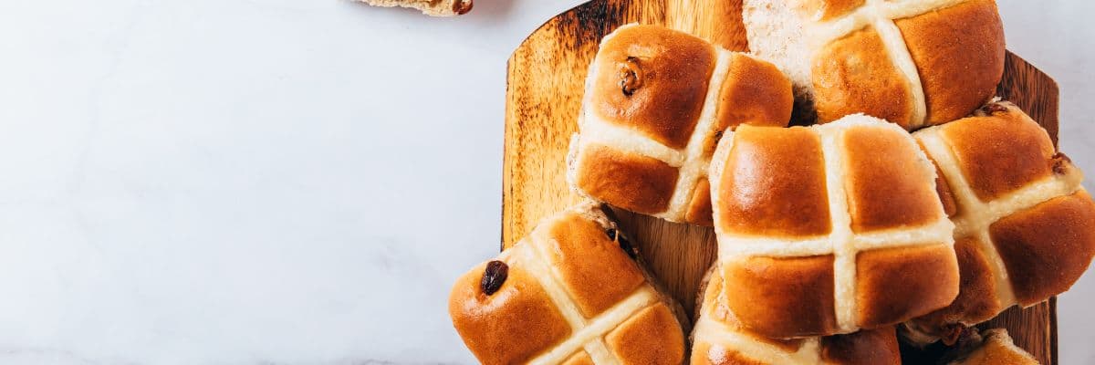 hot-cross-buns-cutting-board