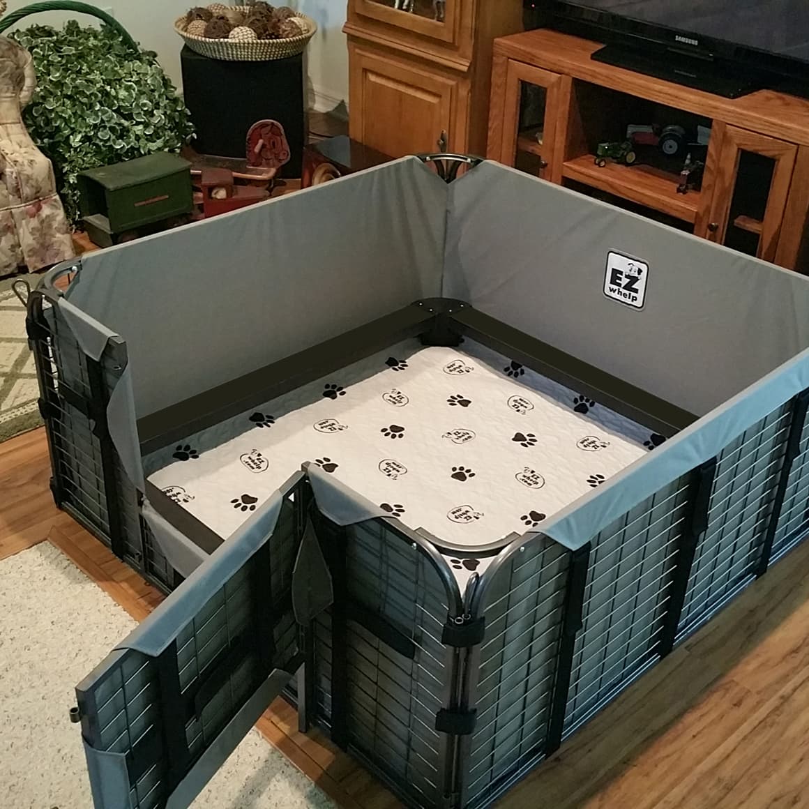 Whelping box for dogs
